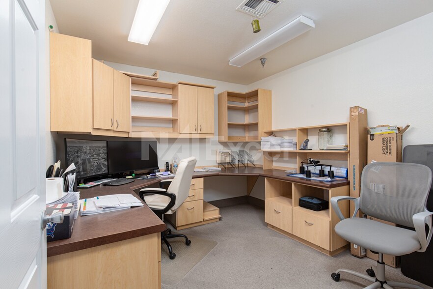 More Photos Of 220 Commerce Park Ct, North Las Vegas Manufacturing For Sale