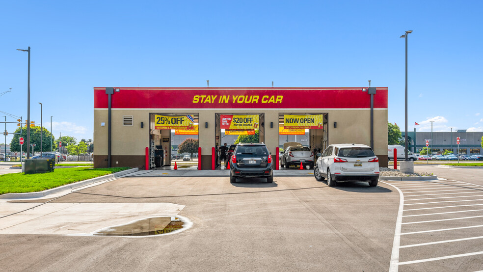 Primary Photo Of 5530 Harvey St, Muskegon Auto Repair For Sale