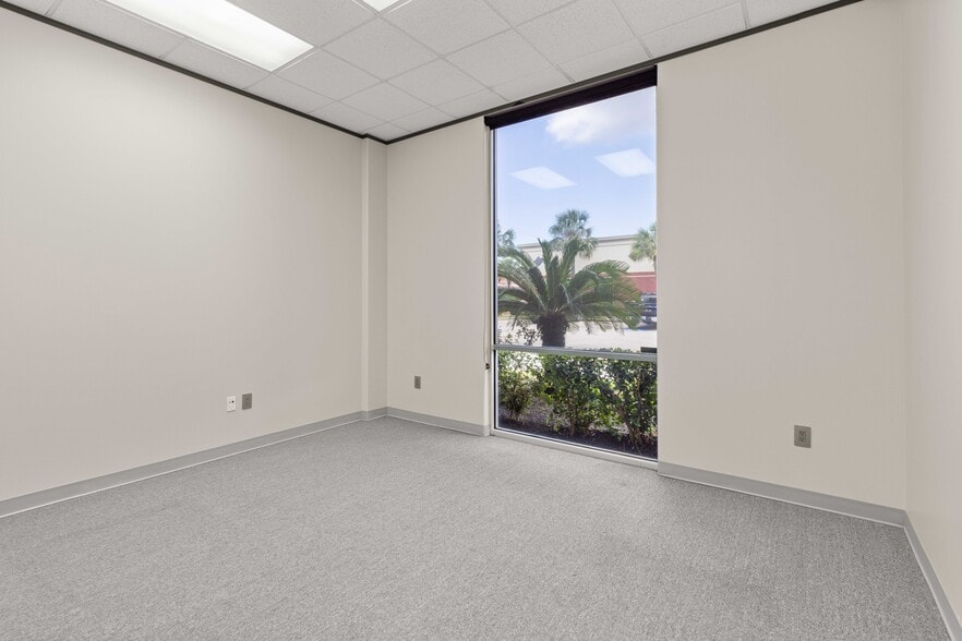 More Photos Of 1325 Space Park Dr, Houston Medical For Lease