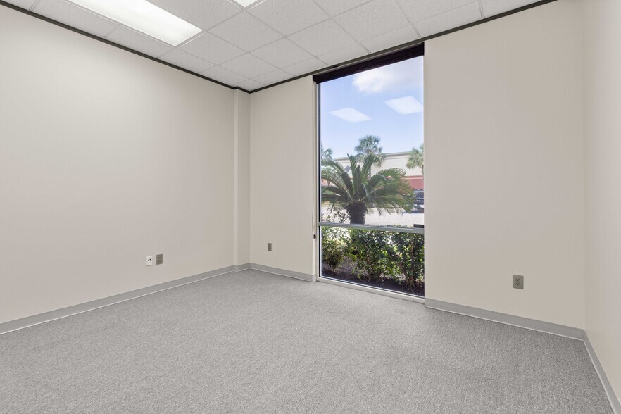 More Photos Of 1325 Space Park Dr, Houston Medical For Sale