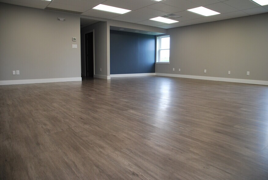More Photos Of 1314 Barnhart Rd, Troy Office For Lease