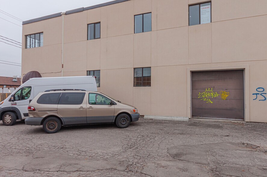 More Photos Of 151 Brock St N, Whitby Warehouse For Lease