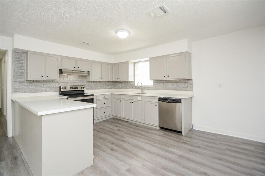 More Photos Of 22316 E Martin Dr, Porter Industrial For Sale