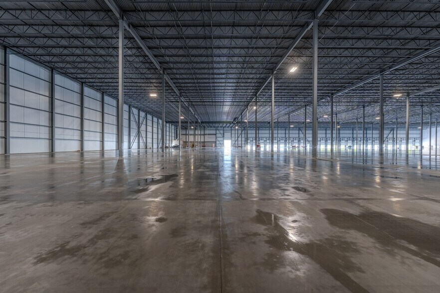 More Photos Of 151 Garden Ave, Brantford Distribution For Lease