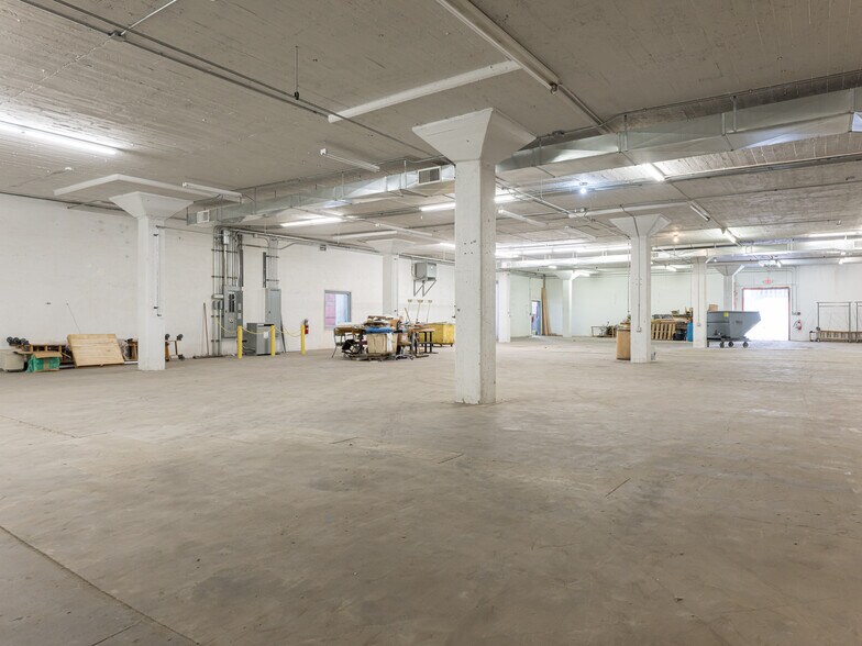 More Photos Of 701 Oriole Dr, Hendersonville Warehouse For Sale