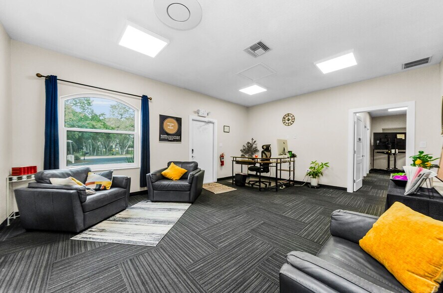 More Photos Of 11748 La Madera Blvd, Port Richey Office For Sale