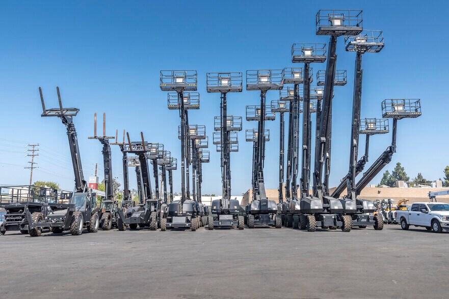 More Photos Of 10232-10234 Glenoaks Blvd, Pacoima Warehouse For Sale