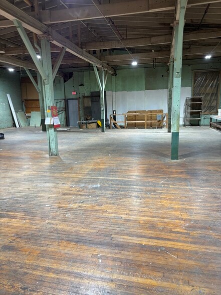More Photos Of 120 Coit St, Irvington Manufacturing For Lease