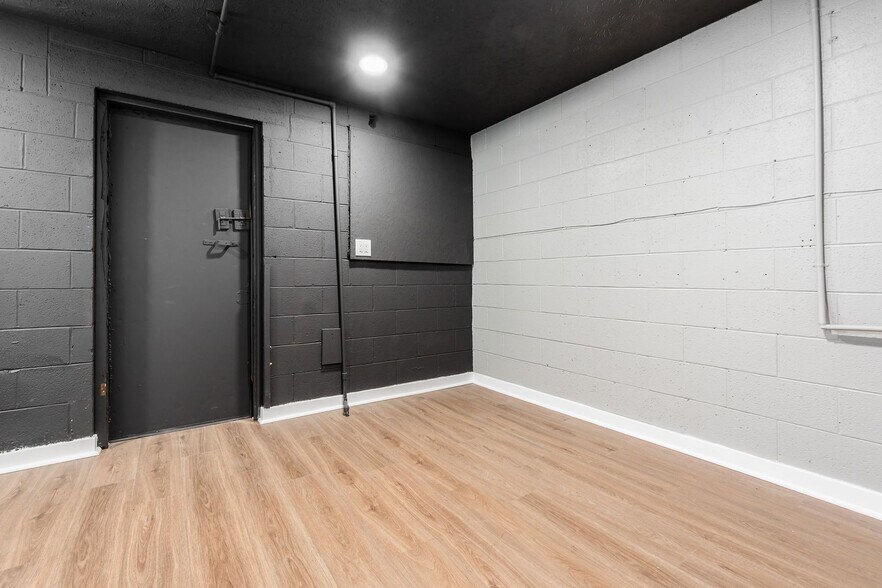 More Photos Of 984 High St, Harrisburg Restaurant For Sale