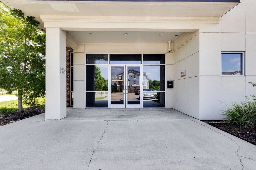 More Photos Of 307 Alcide Dominique Dr, Lafayette Office For Sale