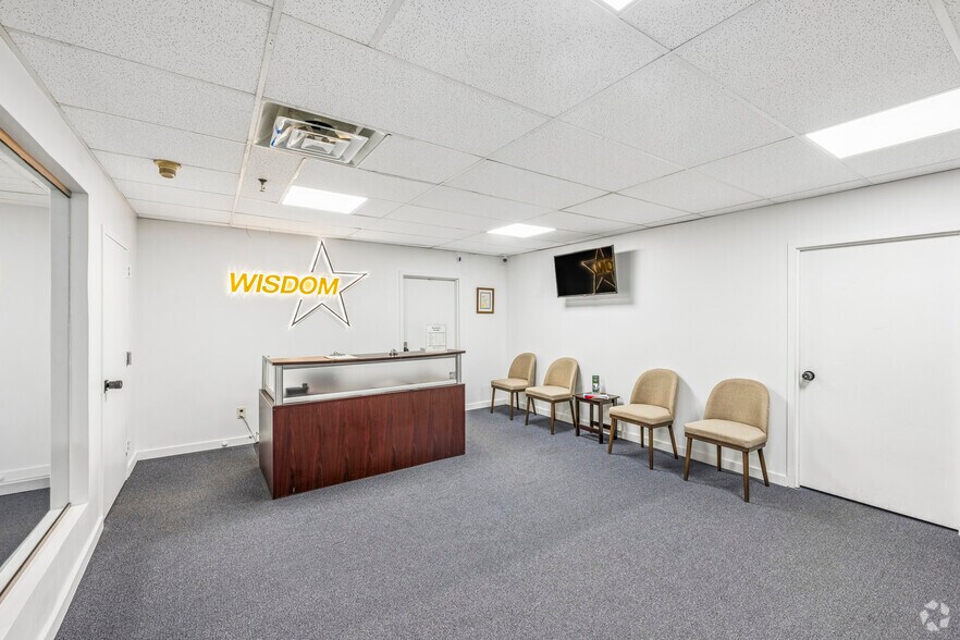 More Photos Of 265 Post Ave, Westbury Medical For Lease