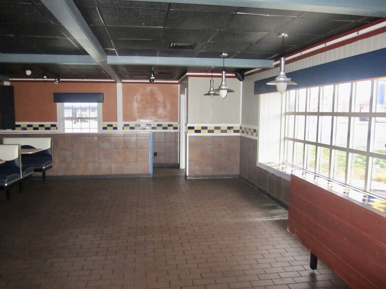 More Photos Of 1060 Madison Ave, Mankato Fast Food For Lease