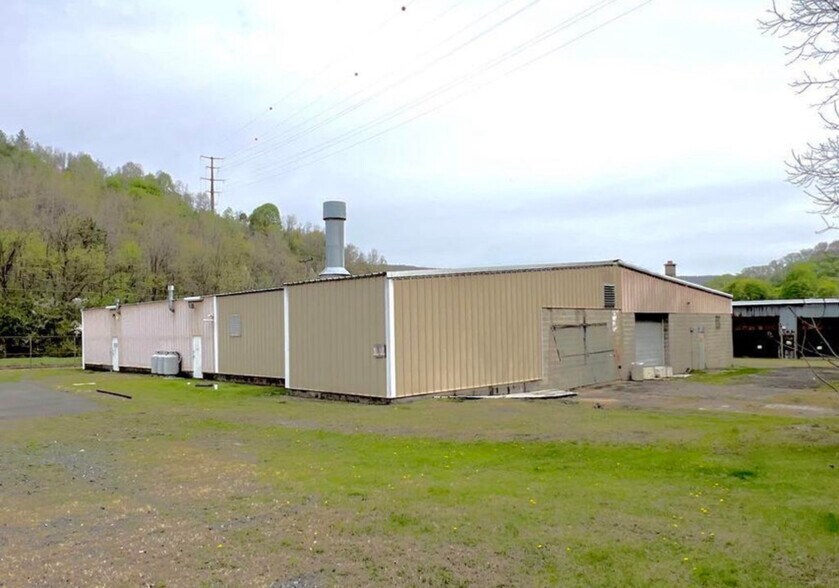 More Photos Of 729 S 5th St, Coal Township Warehouse For Sale