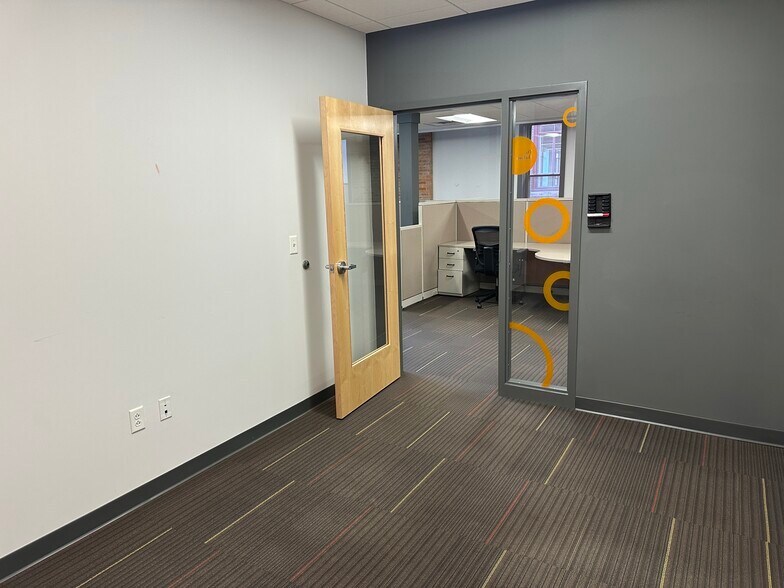 More Photos Of 2217 E 9th St, Cleveland Office For Lease