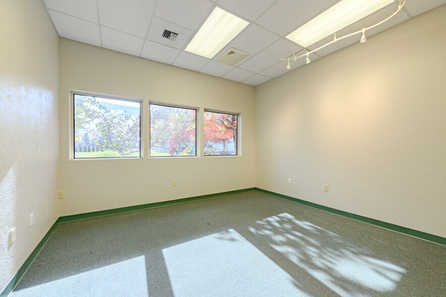 More Photos Of 3200 NE Rivergate St, Mcminnville Service For Sale