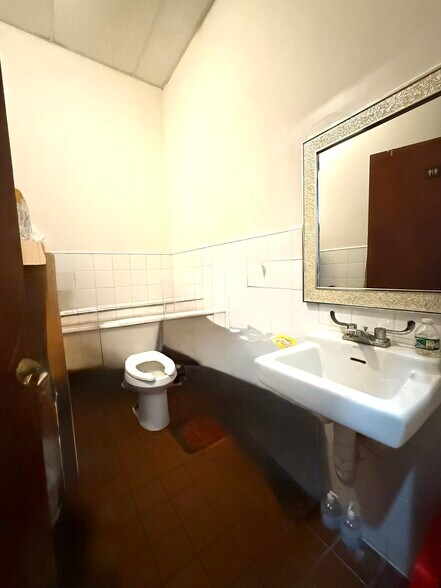 More Photos Of 1468 Haddon Ave, Camden General Retail For Sale