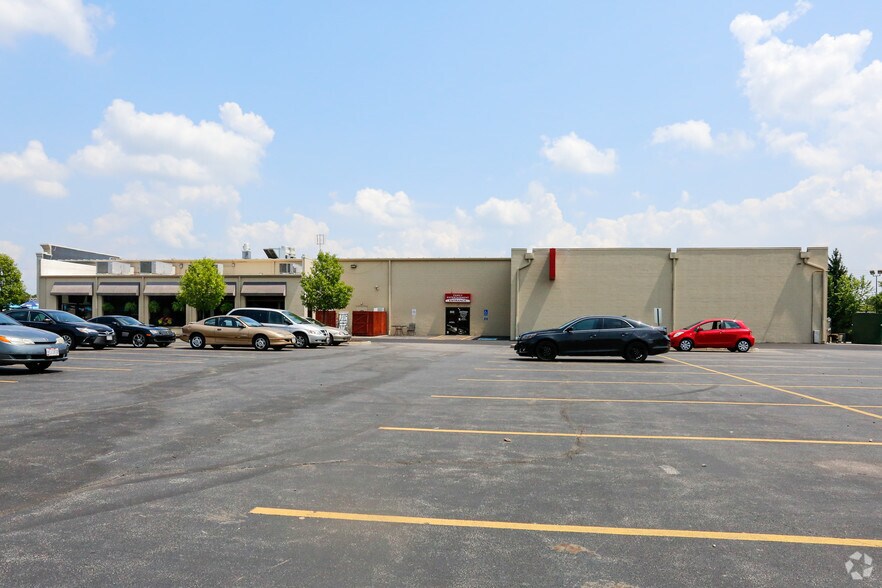 More Photos Of 557-569 S Main St, Englewood Unknown For Lease