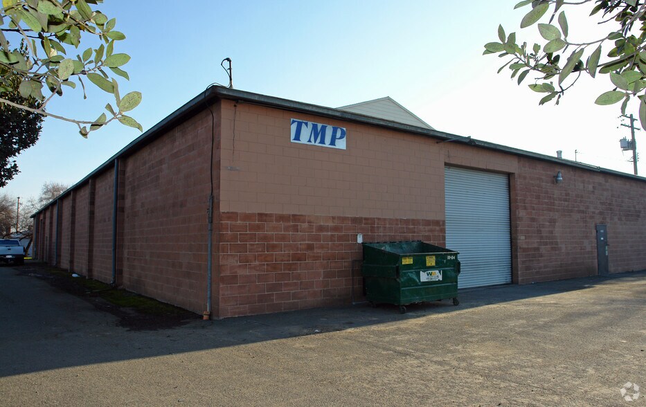 More Photos Of 4696 E Waterloo Rd, Stockton Warehouse For Lease