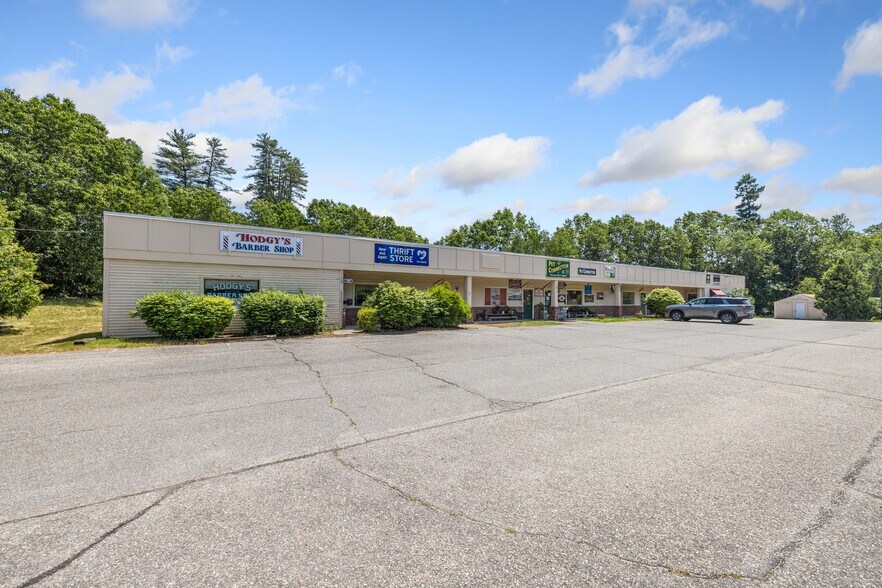 More Photos Of 585 Calef Hwy, Barrington Freestanding For Sale