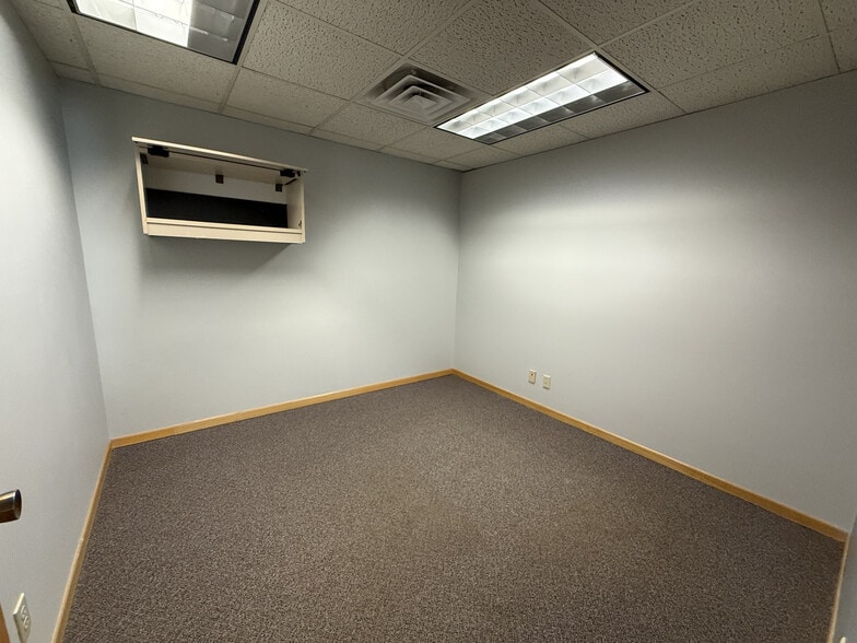 More Photos Of 6135 N American Ln, De Forest Warehouse For Lease