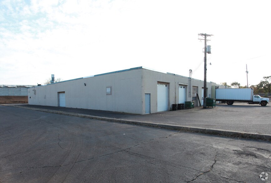 More Photos Of 5211 Lakeland Ave N, Crystal Industrial For Lease