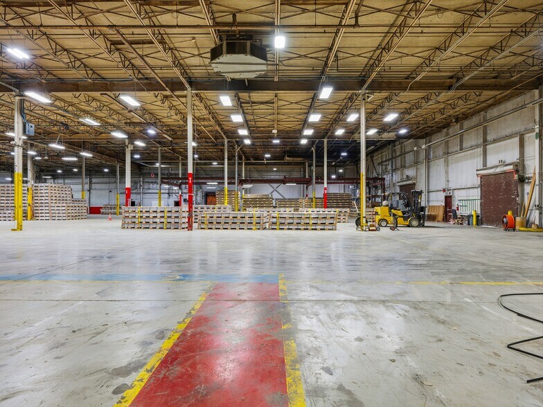More Photos Of 90 Christ School Rd, Arden Distribution For Lease