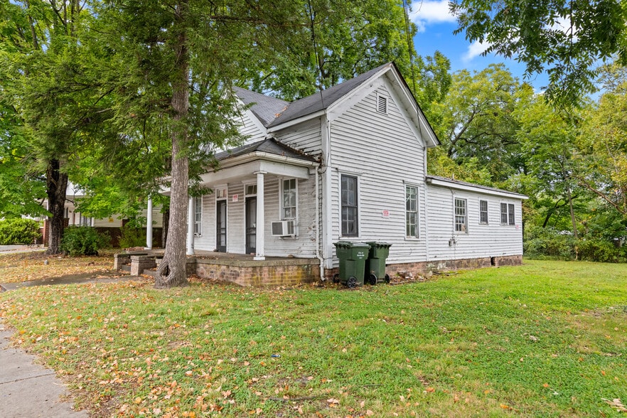 More Photos Of 226 E Main St, Sevierville Freestanding For Sale