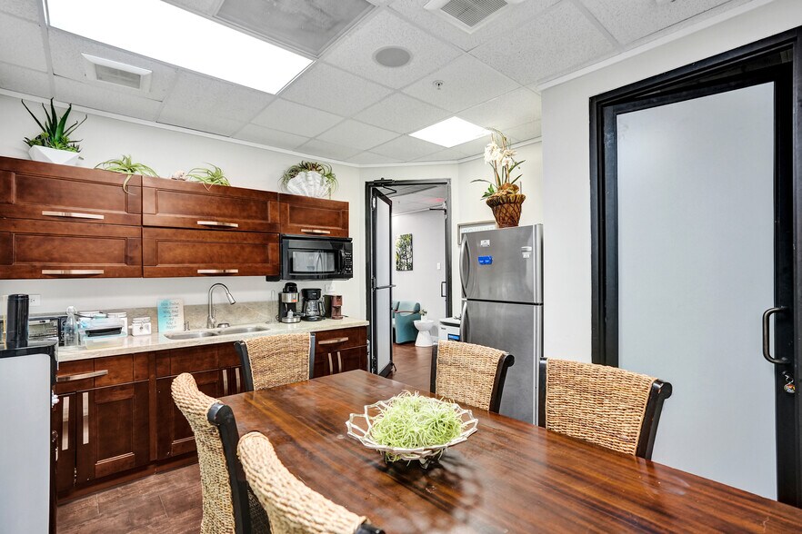 More Photos Of 7374 SW 93rd Ave, Miami Office For Sale