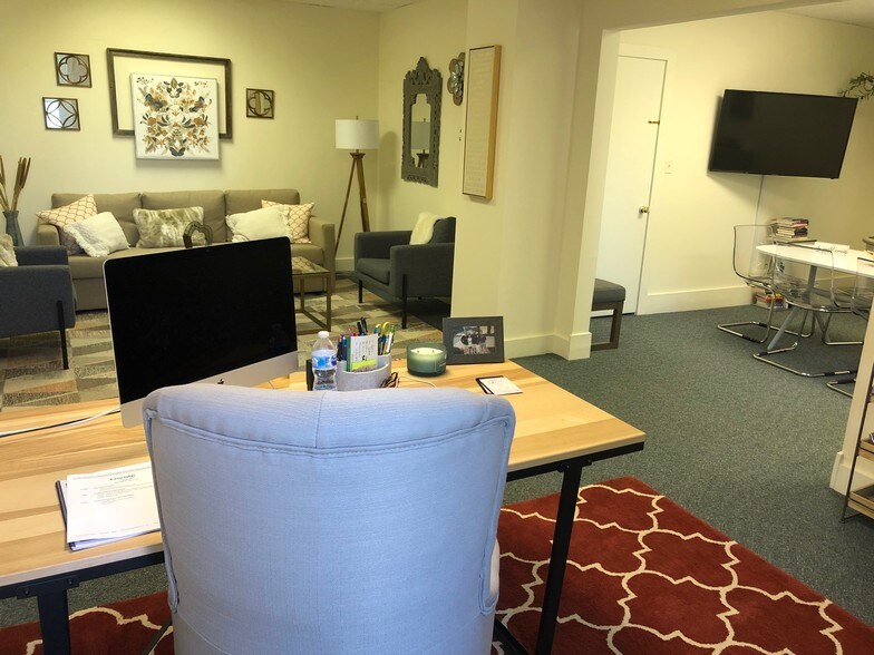 More Photos Of 44 Main St, Clinton Office For Lease