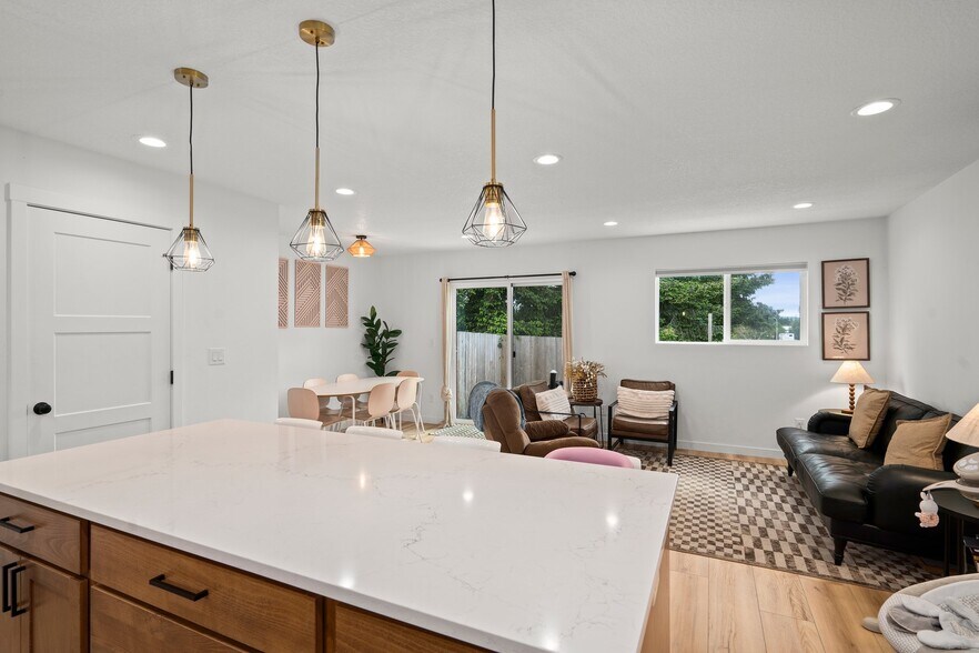 More Photos Of 1013 Peach Rd, Winlock Apartments For Sale