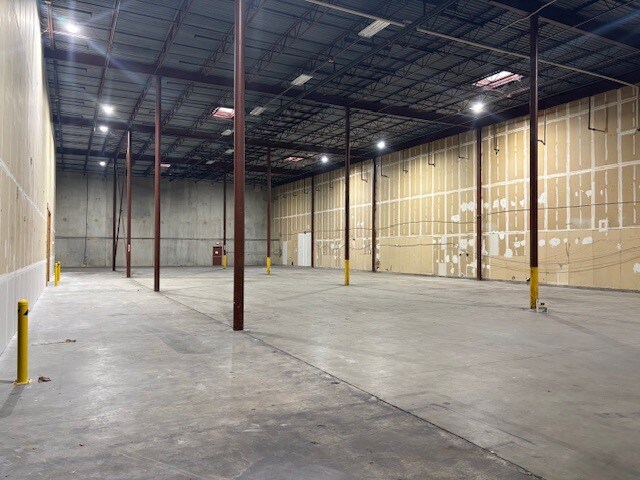 More Photos Of 2306 Howard Ln, Austin Distribution For Lease