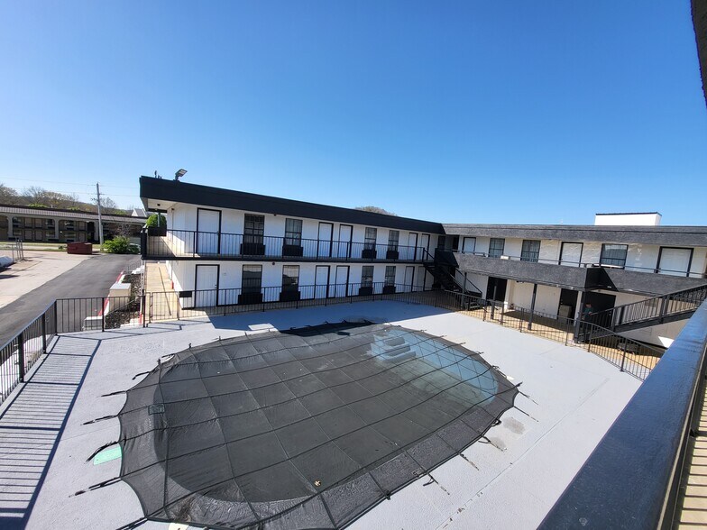 More Photos Of 1000 S Futrall Dr, Fayetteville Apartments For Sale