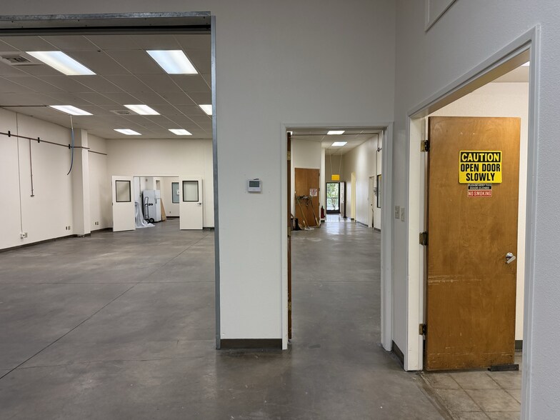More Photos Of 536 Hi Tech Pky, Oakdale Warehouse For Sale