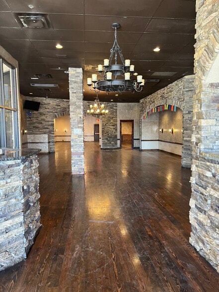 More Photos Of 8138 S Lewis Ave, Tulsa Unknown For Lease