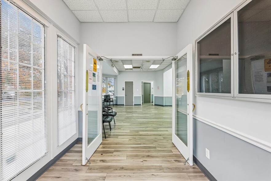 More Photos Of 12090-12114 Old Line Ctr, Waldorf General Retail For Sale