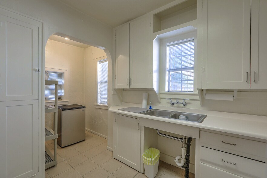 More Photos Of 3104 Monte Vista Blvd NE, Albuquerque Office For Sale