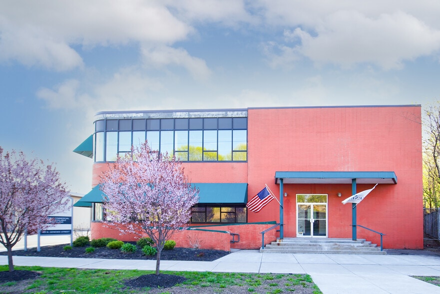 More Photos Of 122 N Genesee St, Geneva Light Manufacturing For Lease