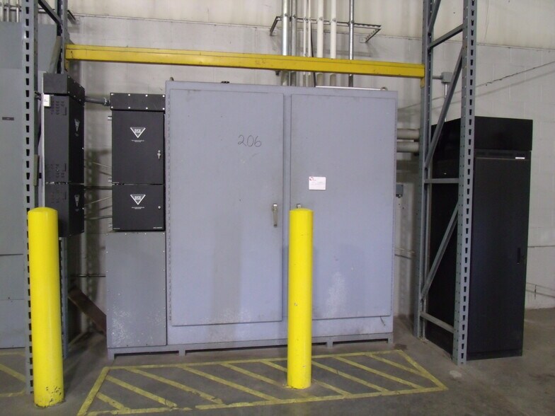 More Photos Of 411 Holmes St, Frankfort Light Distribution For Sale