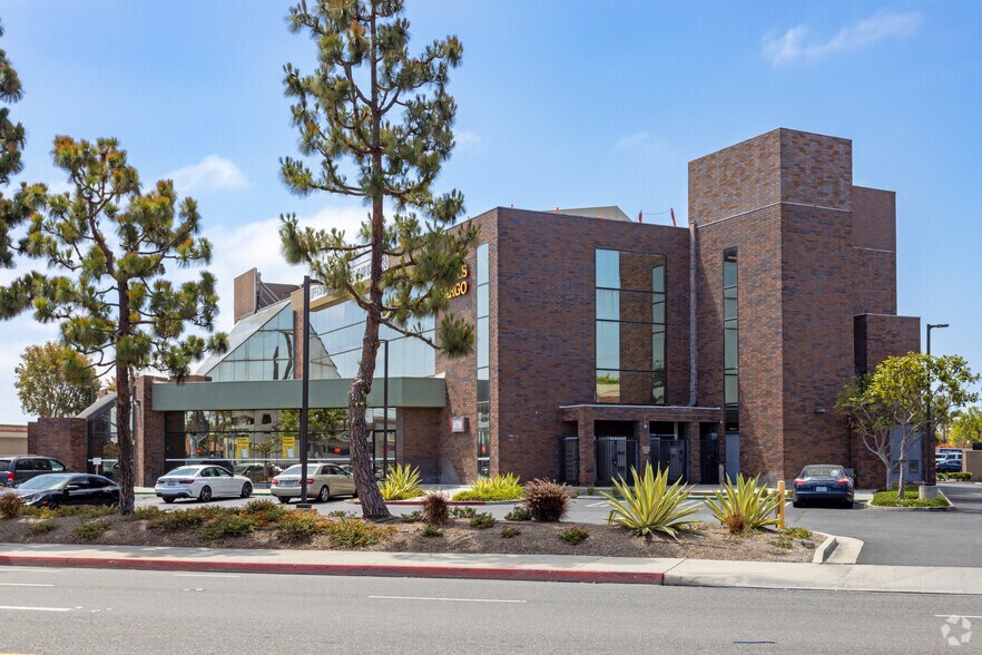 More Photos Of 16531 Bolsa Chica St, Huntington Beach Office For Lease
