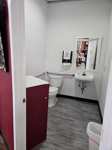 More Photos Of 4414 N Baltimore St, Kirksville Storefront For Sale