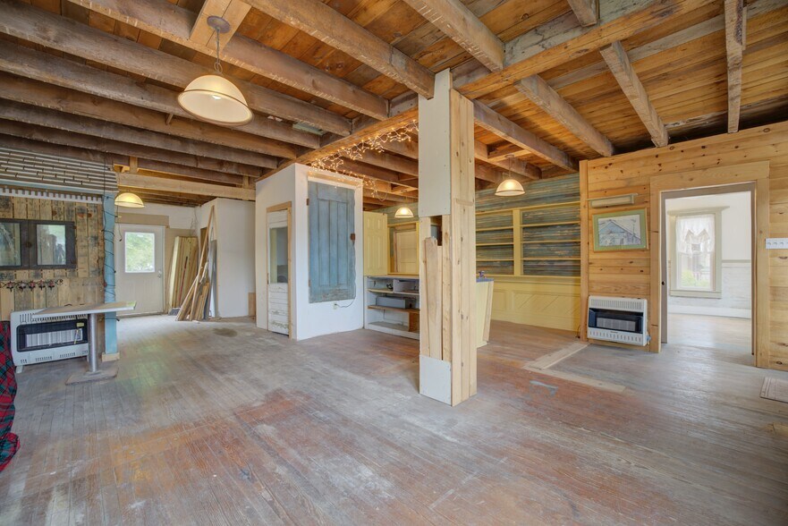 More Photos Of 150 Main St, Benton Office For Sale