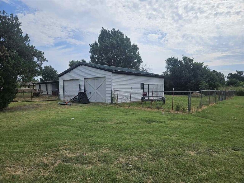 More Photos Of 67 Ash Ave, Elgin Trailer Camper Park For Sale