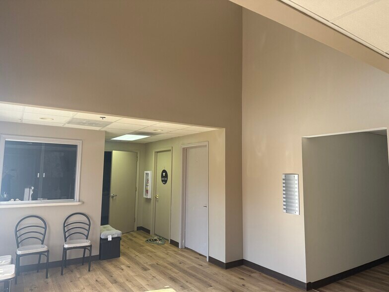 More Photos Of 814 Union St, Shelbyville Office For Lease