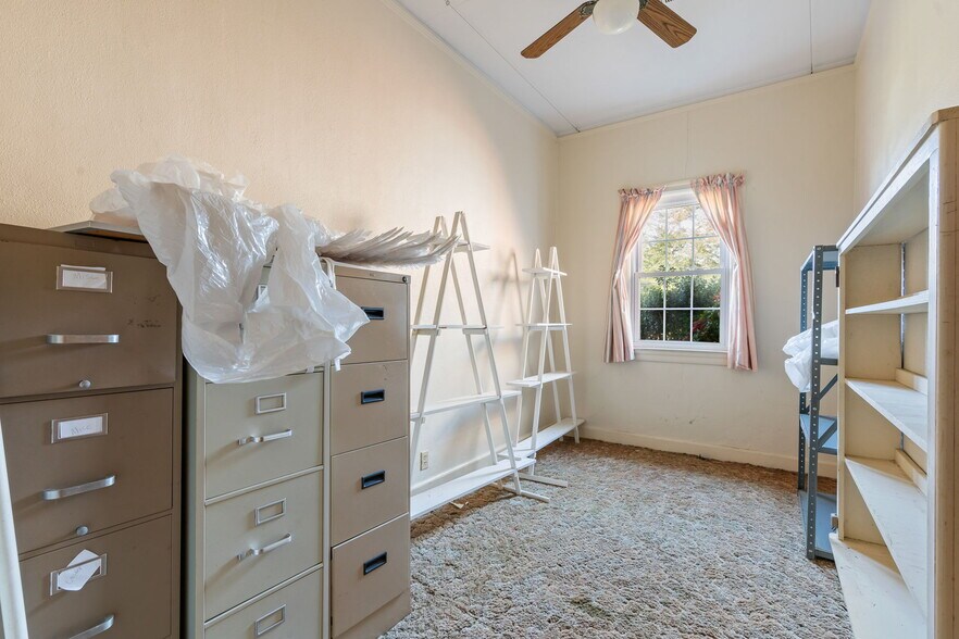 More Photos Of 171 Valley St, Centreville Flex For Sale