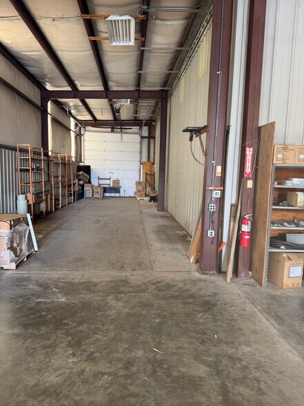 More Photos Of 300 Matthews Ln, Sikeston Flex For Lease