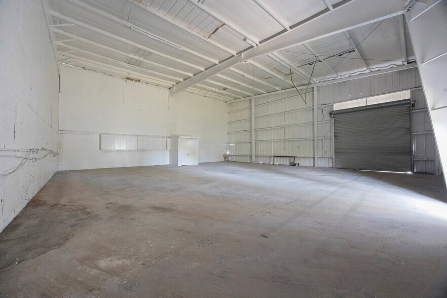 More Photos Of 9161 131st Pl N, Largo Warehouse For Lease