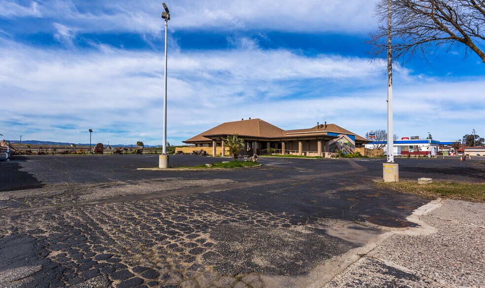 More Photos Of 4070 Country Rd 89, Dunnigan Restaurant For Sale