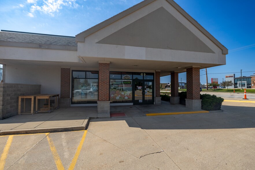 More Photos Of 2000 S Neil St, Champaign Freestanding For Lease