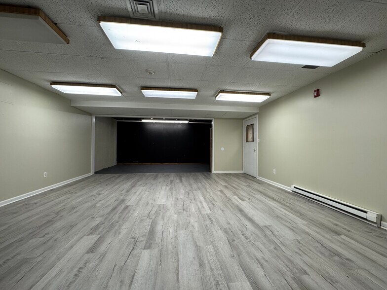 More Photos Of 132 Main St, Southington Bank For Lease