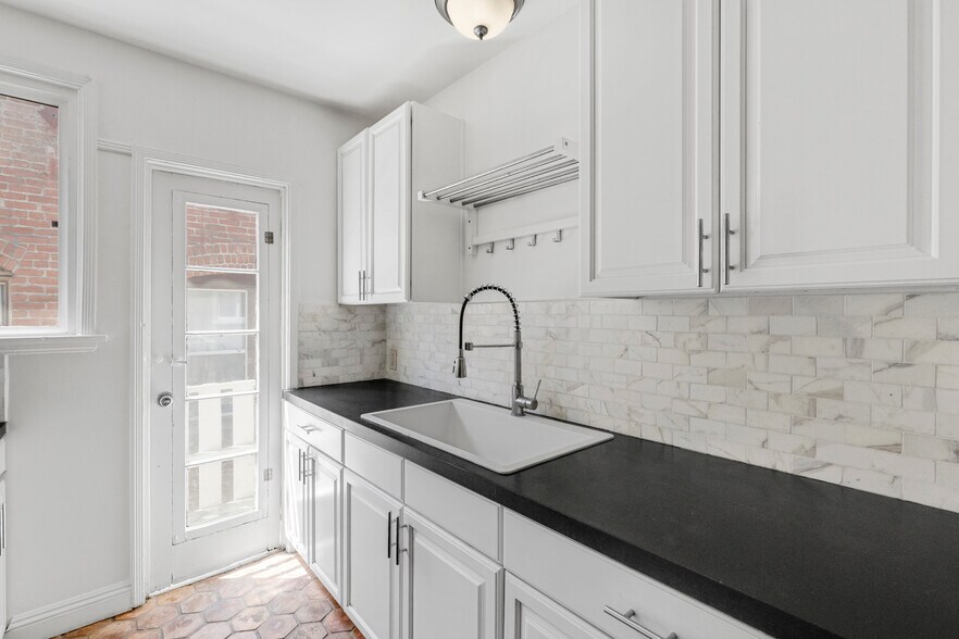 More Photos Of 120 S Coronado St, Los Angeles Apartments For Sale